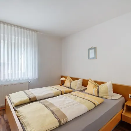 Haus Am Weinberg 2 恩丁根