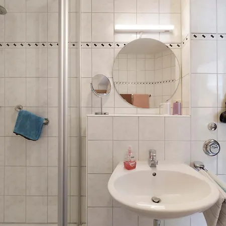 Haus Am Weinberg 2 恩丁根